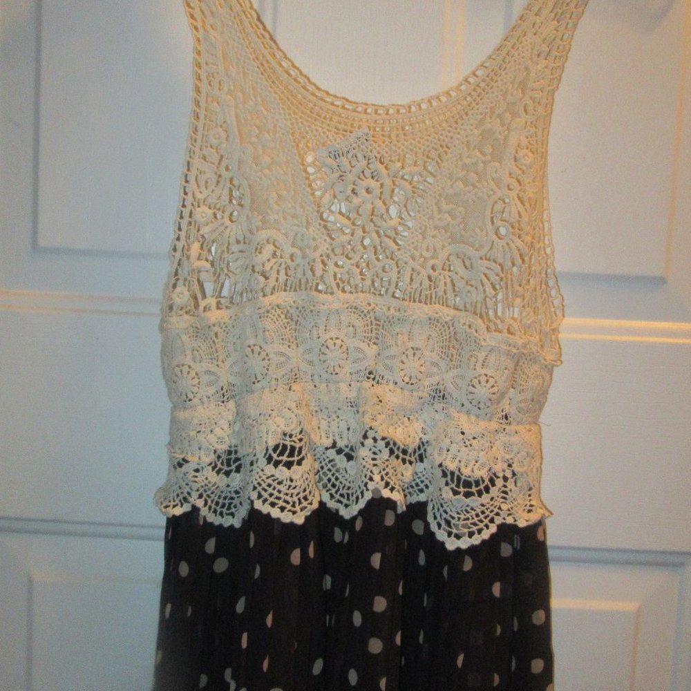 Y2K BKE Vintage Look Embroidered Lace Tank dress / top with pleated bottom in XS
